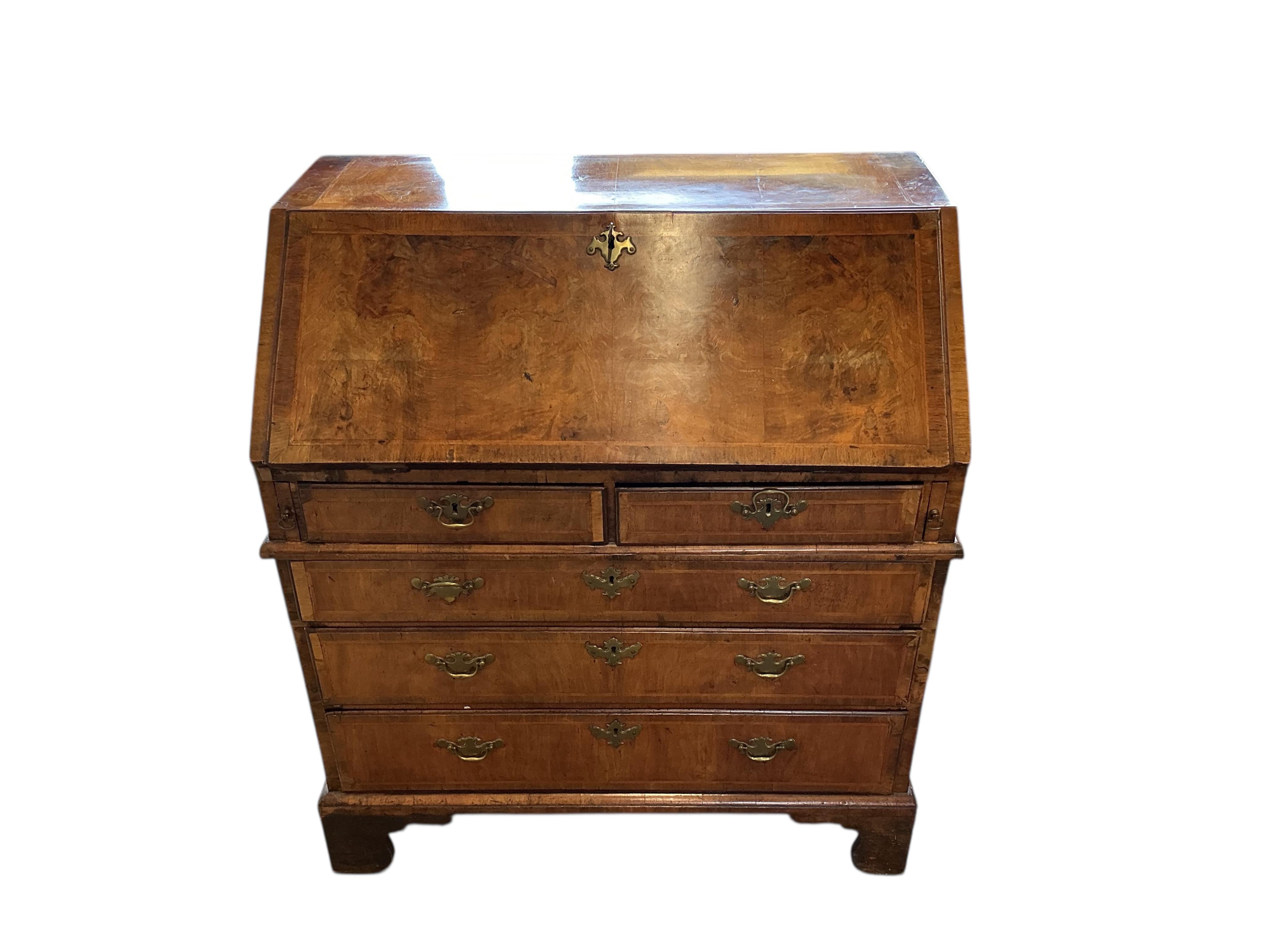 A George I feather banded walnut bureau, width 95cm, depth 52cm, height 106cm